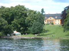 Foreberedelser til stort arrangement på Bogstad gård, august 2001